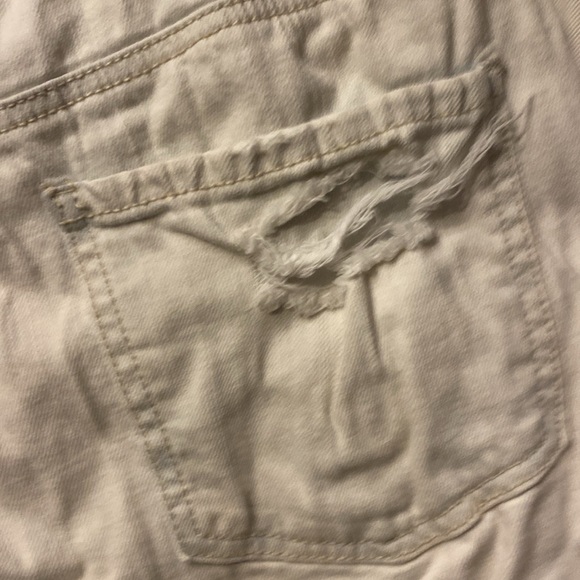Altar’d States Distressed Complete White Washed Jeans size 26 fits an 8 - Picture 7 of 9